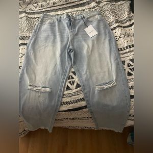 SIZE 32 light washed jeans
